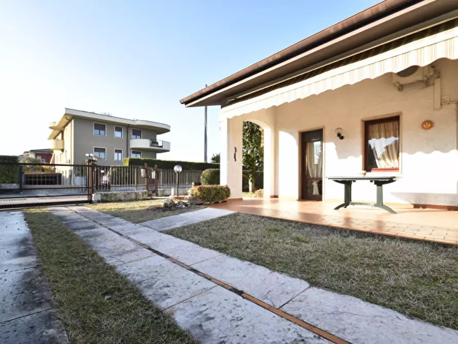 Immagine 8 di Villa in vendita  in Via Magenta 1 a Bussolengo