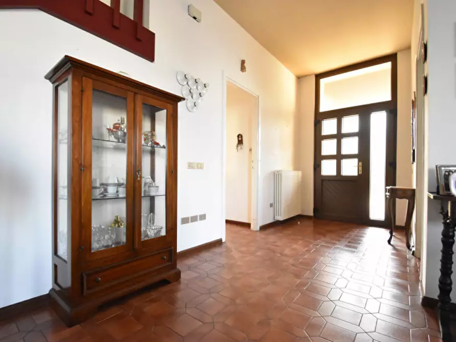 Immagine 9 di Villa in vendita  in Via Magenta 1 a Bussolengo