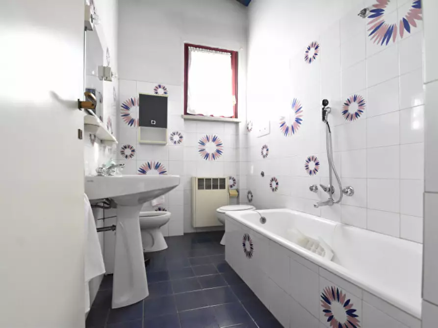 Immagine 34 di Villa in vendita  in Via Magenta 1 a Bussolengo