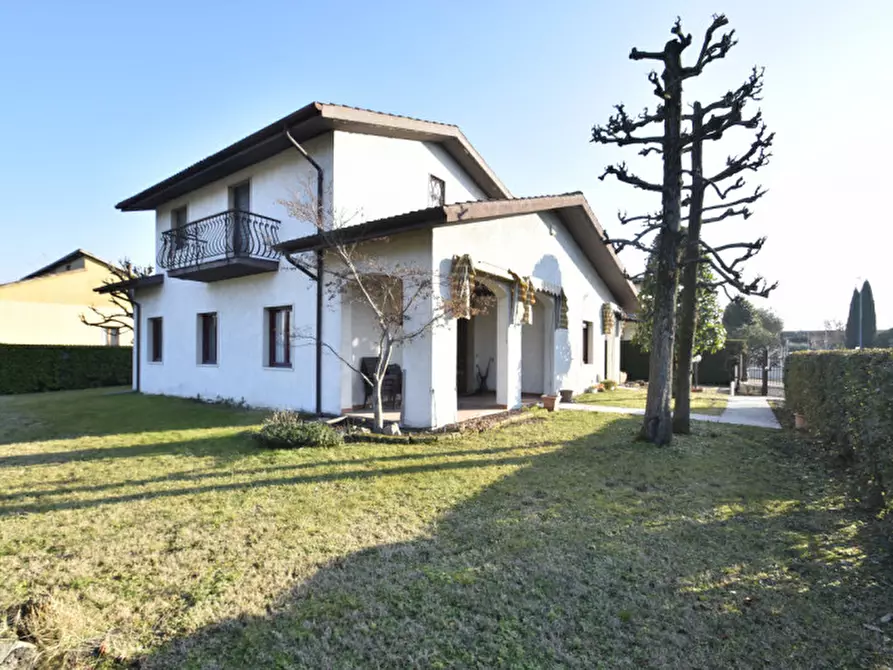 Immagine 37 di Villa in vendita  in Via Magenta 1 a Bussolengo