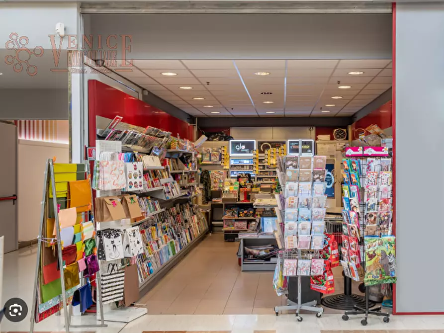 Immagine 2 di Attività commerciale in vendita  a Venezia