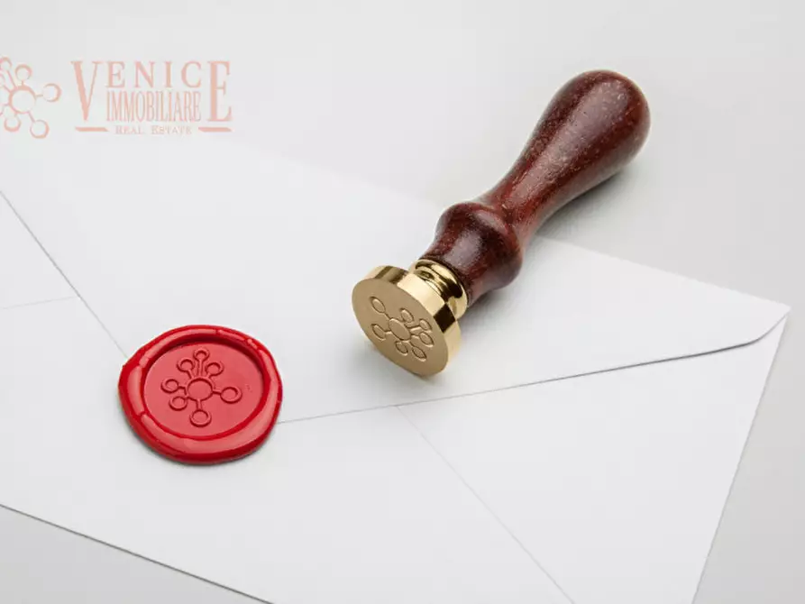 Immagine 4 di Attività commerciale in vendita  a Venezia