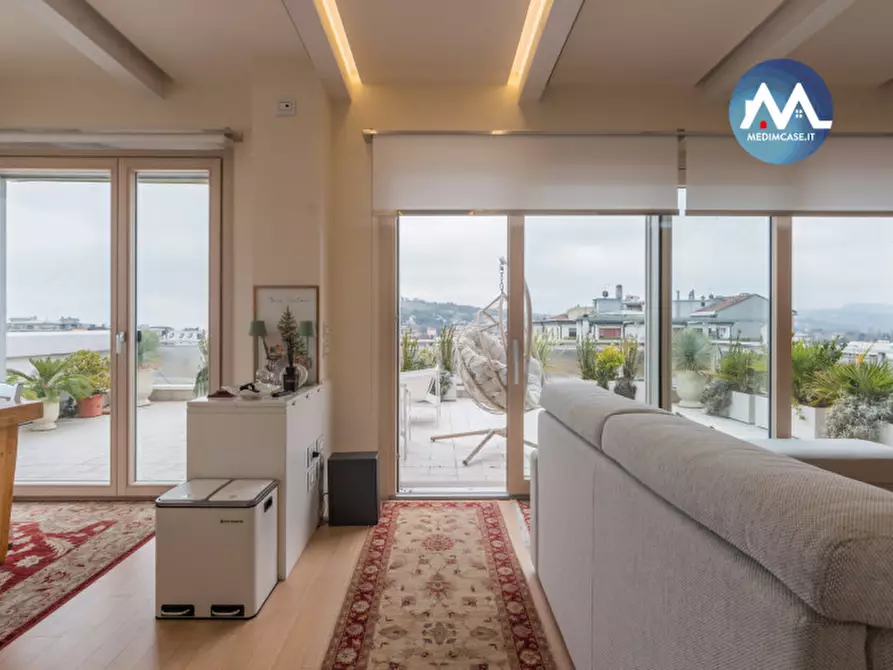 Immagine 5 di Appartamento in vendita  in via postumo a Pesaro