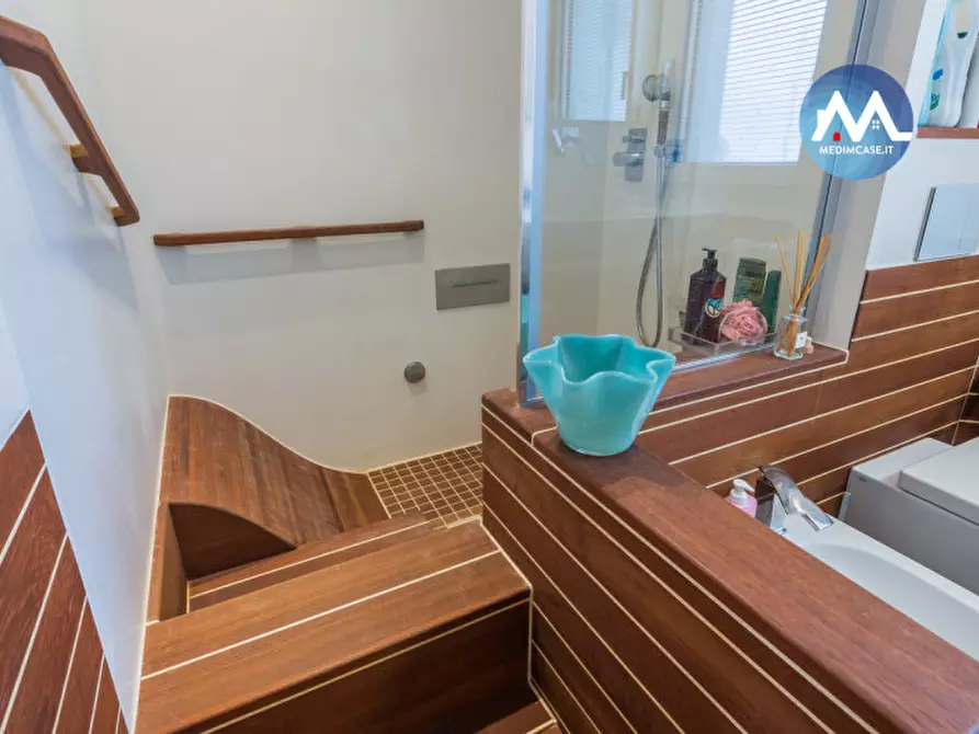 Immagine 16 di Appartamento in vendita  in via postumo a Pesaro