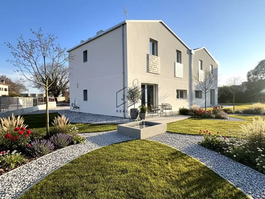 Immagine 1 di Casa bifamiliare in vendita  in Via Roma a Cessalto