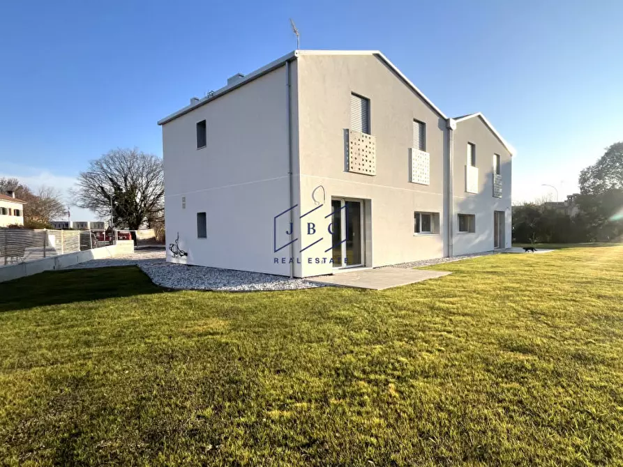 Immagine 2 di Casa bifamiliare in vendita  in Via Roma a Cessalto