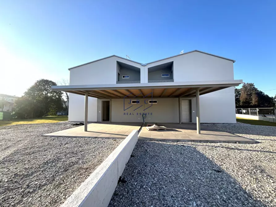 Immagine 3 di Casa bifamiliare in vendita  in Via Roma a Cessalto