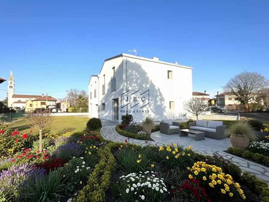 Immagine 6 di Casa bifamiliare in vendita  in Via Roma a Cessalto