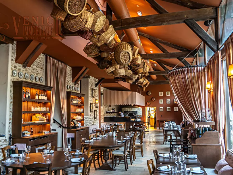 Immagine 1 di Attività commerciale in vendita  a Noale