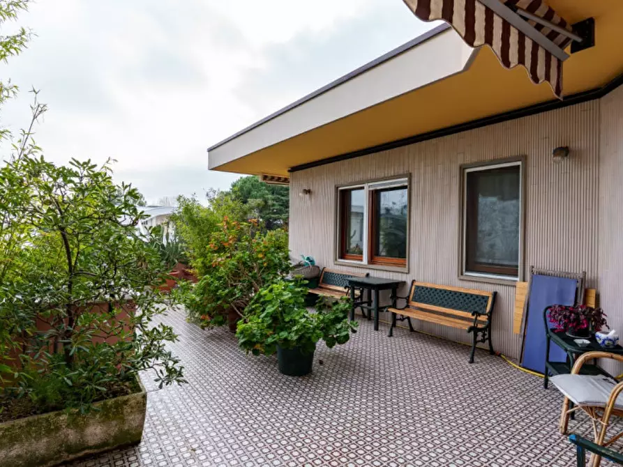 Immagine 10 di Appartamento in vendita  in Viale della Riviera a Pescara