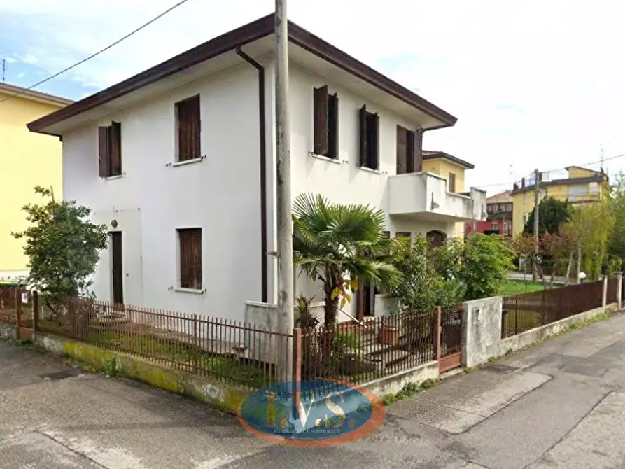 Immagine 1 di Casa indipendente in vendita  in Via Dardanelli a Padova