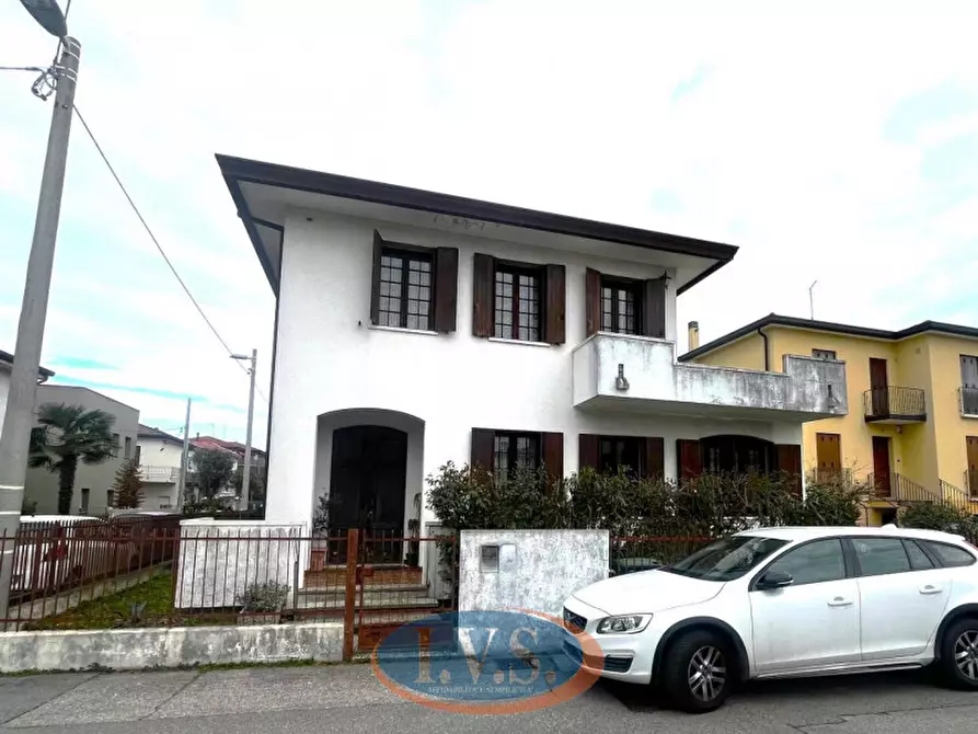 Immagine 3 di Casa indipendente in vendita  in Via Dardanelli a Padova