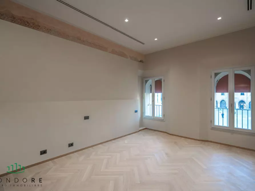 Immagine 19 di Appartamento in vendita  in via Pescherie Vecchie a Bologna