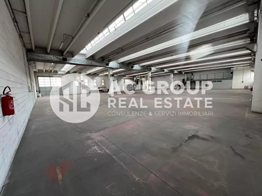 Immagine 1 di Capannone industriale in affitto  in Viale Lombardia a Saronno