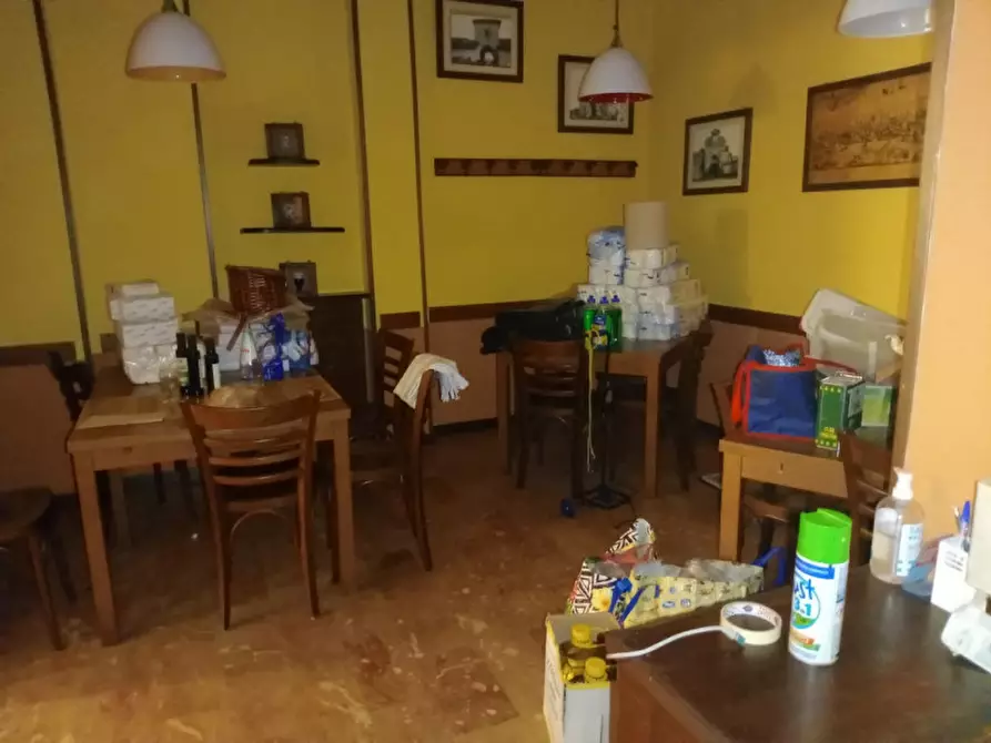 Immagine 4 di Negozio in vendita  in Via Broccaindosso a Bologna