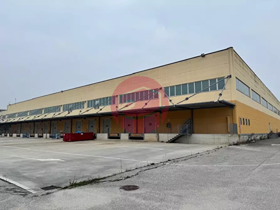 Immagine 1 di Capannone industriale in affitto  a Rimini
