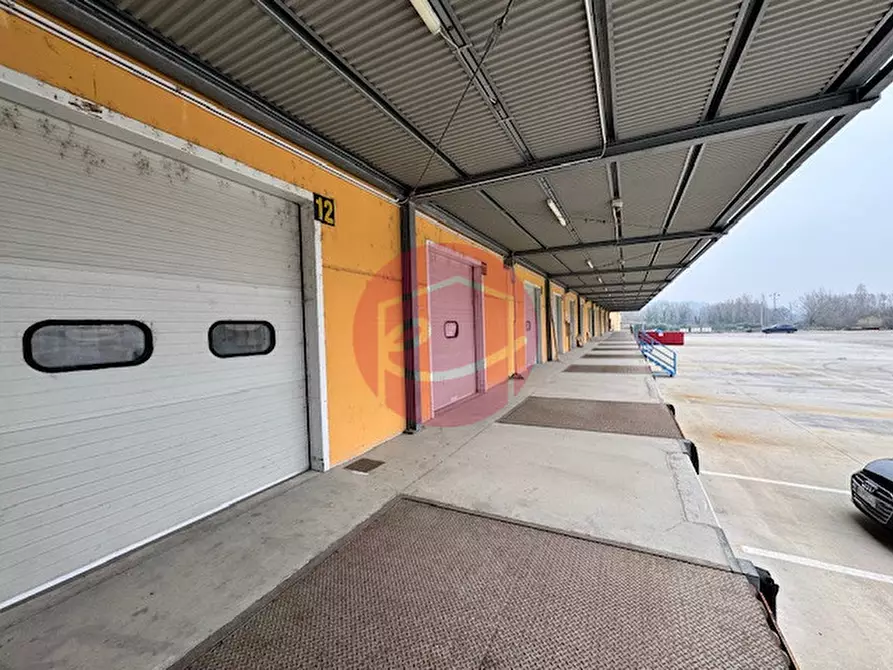 Immagine 3 di Capannone industriale in affitto  a Rimini