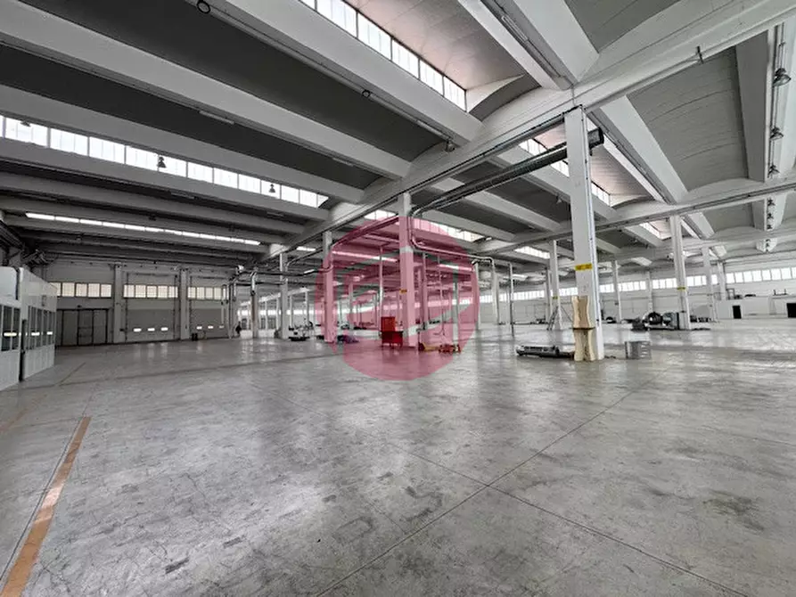 Immagine 5 di Capannone industriale in affitto  a Rimini