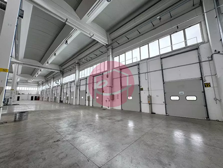 Immagine 6 di Capannone industriale in affitto  a Rimini