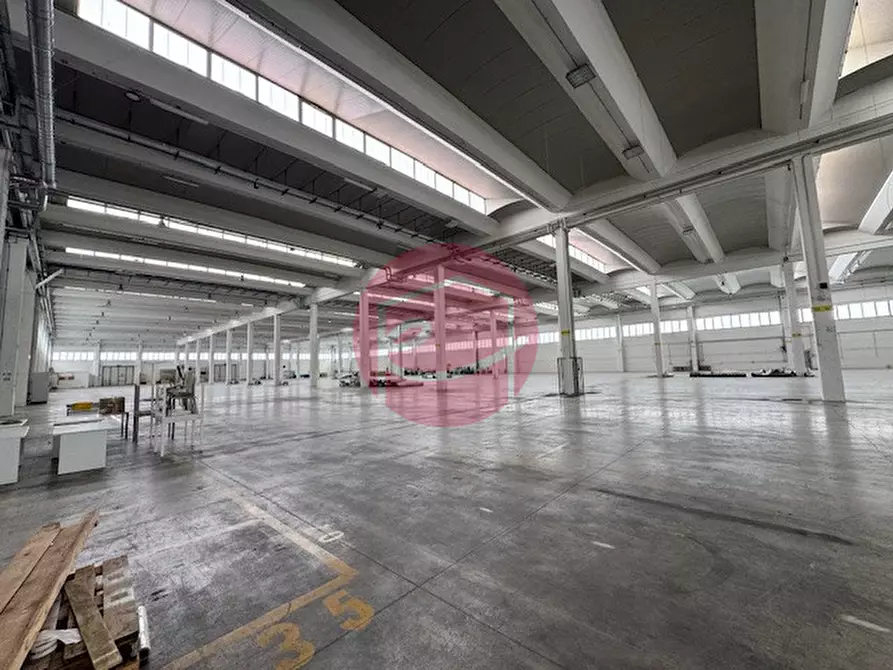 Immagine 7 di Capannone industriale in affitto  a Rimini