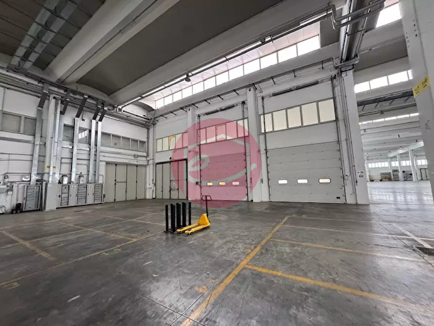 Immagine 8 di Capannone industriale in affitto  a Rimini