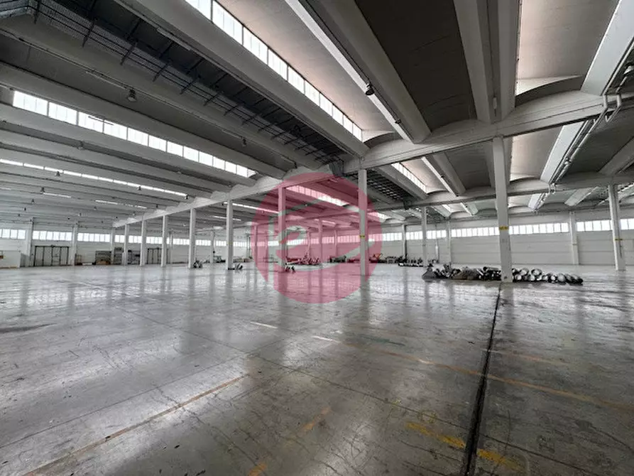 Immagine 9 di Capannone industriale in affitto  a Rimini