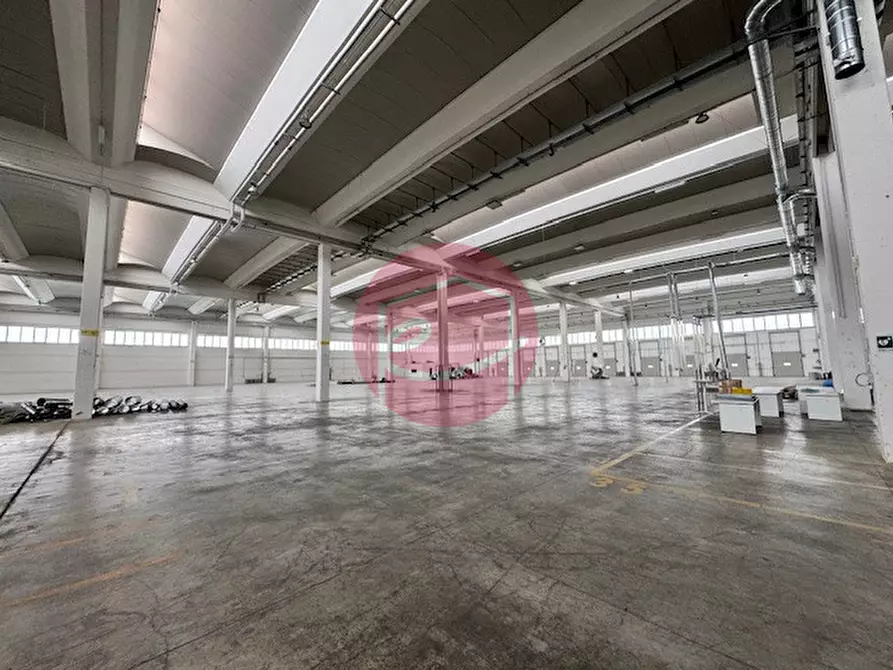 Immagine 10 di Capannone industriale in affitto  a Rimini