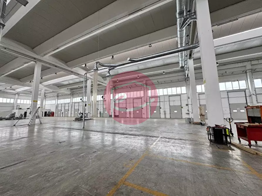 Immagine 11 di Capannone industriale in affitto  a Rimini