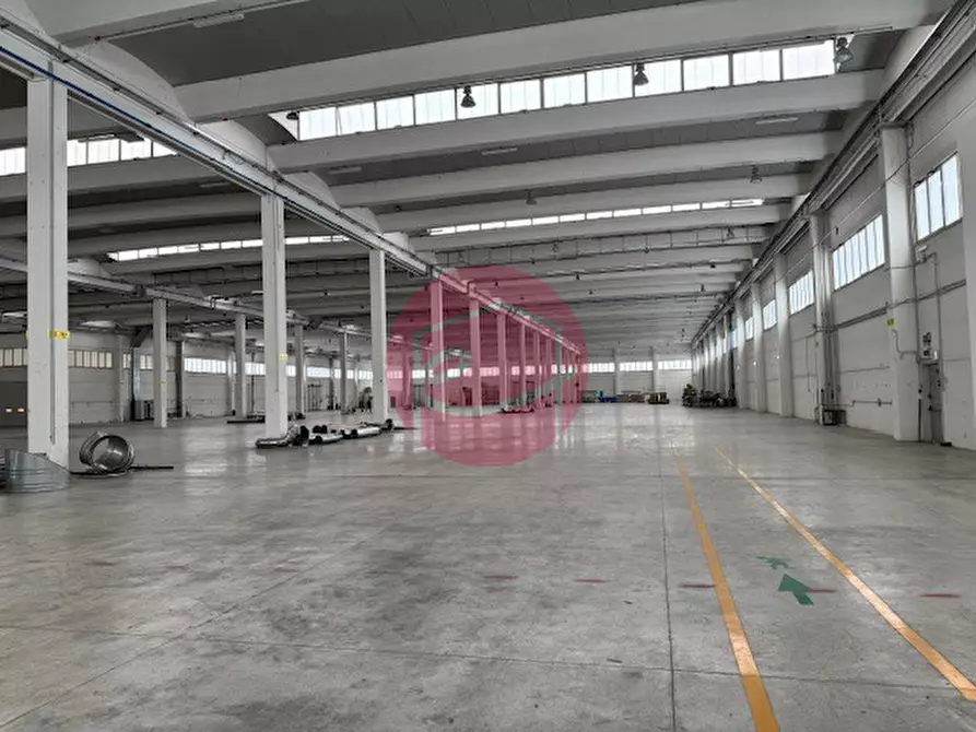 Immagine 13 di Capannone industriale in affitto  a Rimini