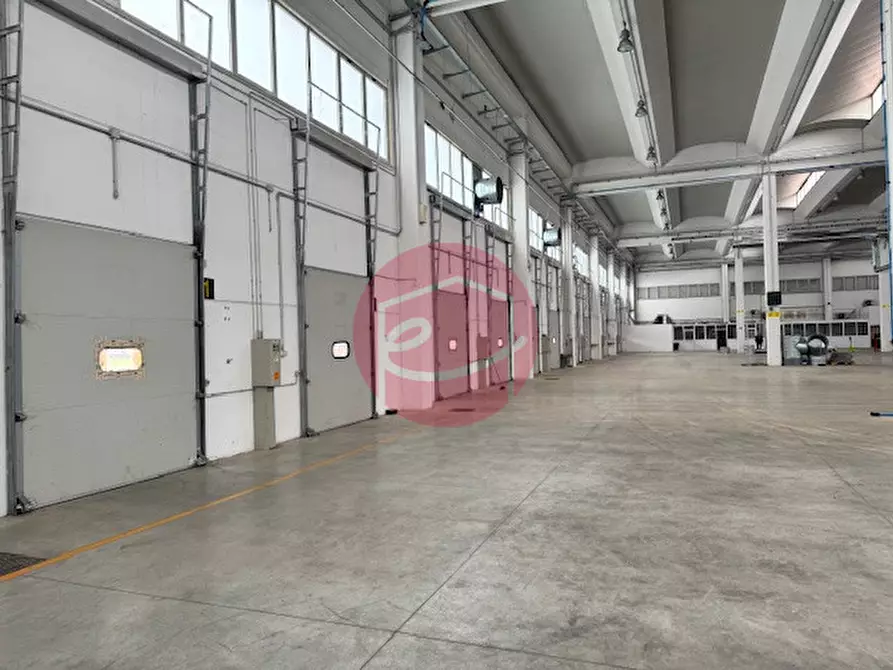 Immagine 14 di Capannone industriale in affitto  a Rimini