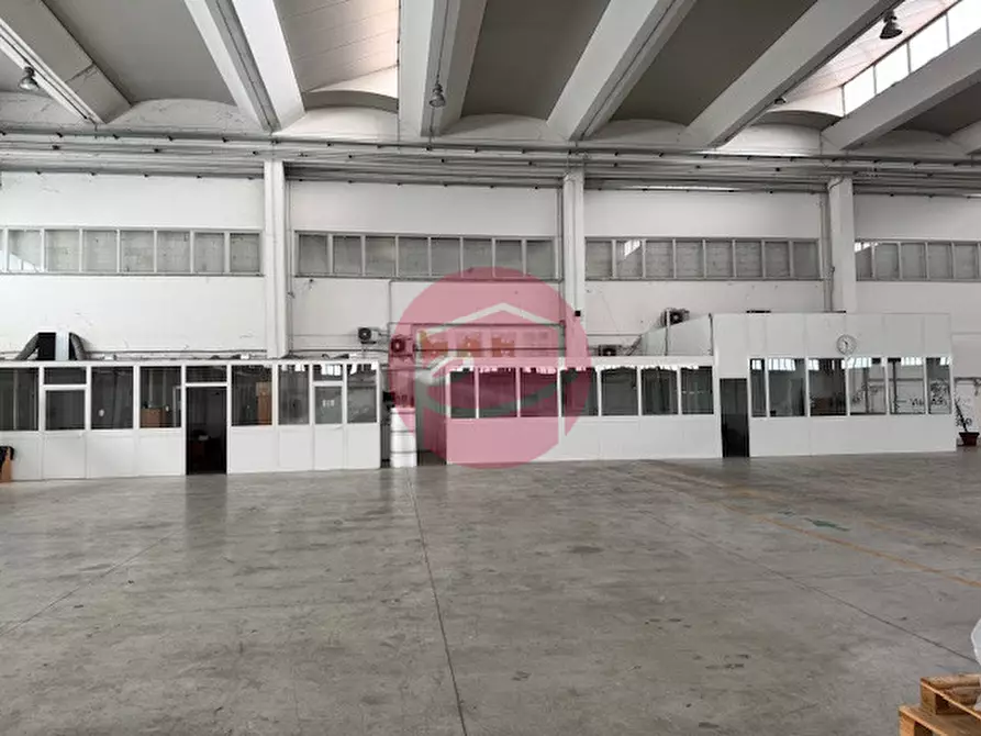 Immagine 15 di Capannone industriale in affitto  a Rimini