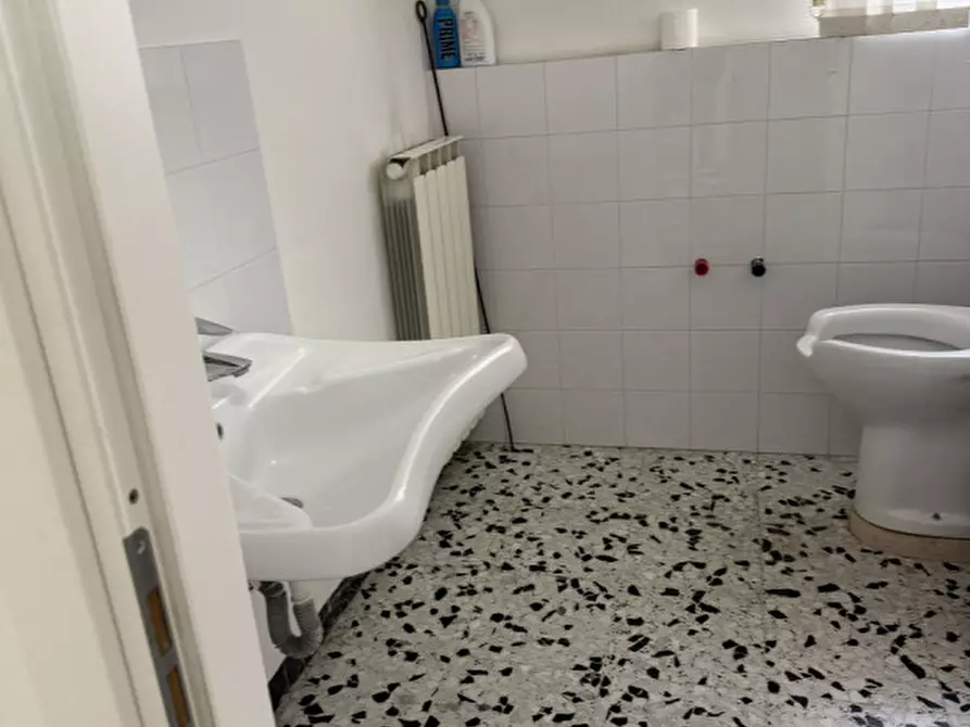 Immagine 4 di Ufficio in affitto  in Via Giuseppe Chiostergi a Senigallia