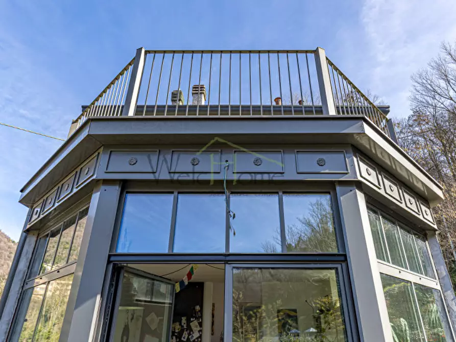 Immagine 3 di Villa in vendita  a Como