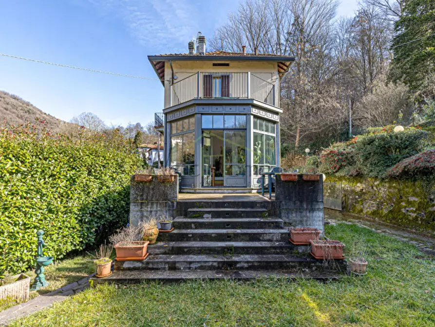 Immagine 4 di Villa in vendita  a Como