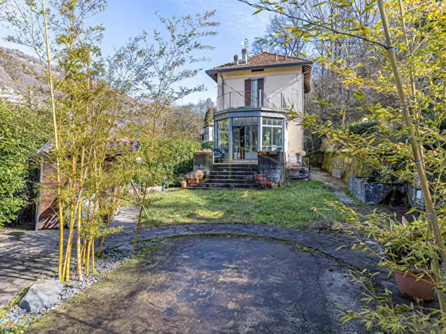 Immagine 5 di Villa in vendita  a Como