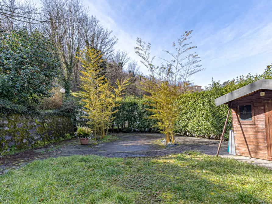 Immagine 6 di Villa in vendita  a Como