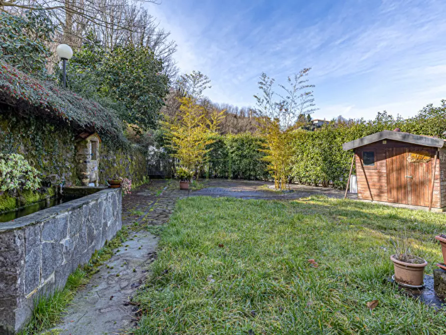 Immagine 7 di Villa in vendita  a Como