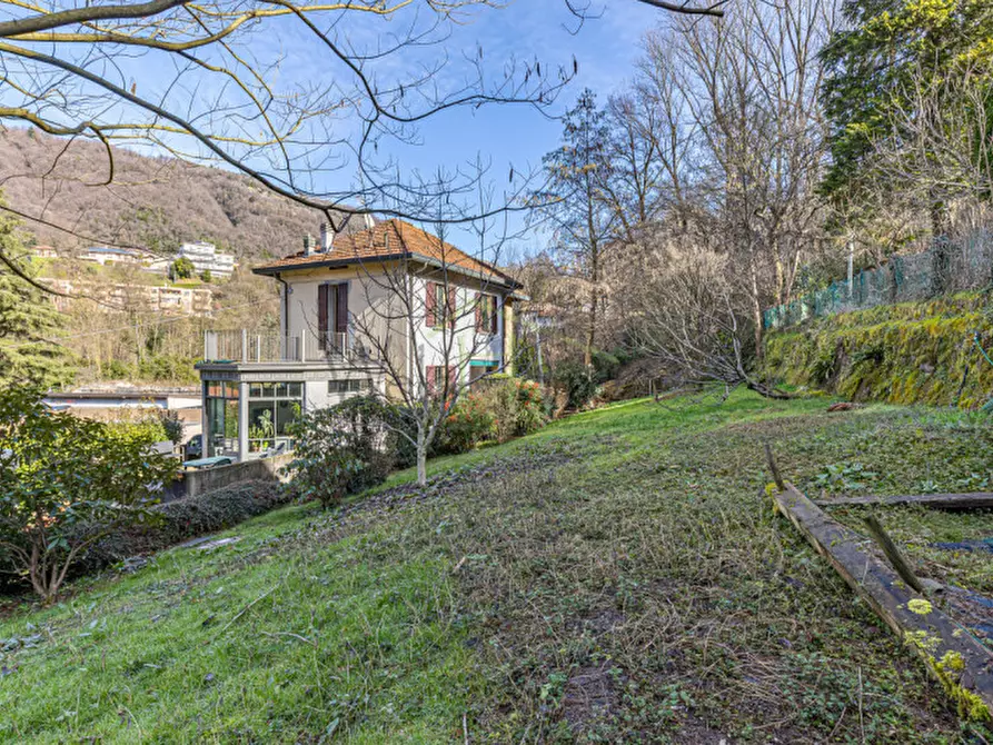 Immagine 9 di Villa in vendita  a Como