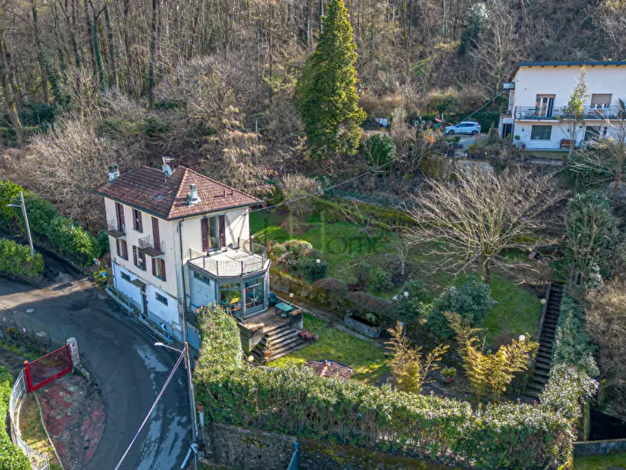 Immagine 14 di Villa in vendita  a Como