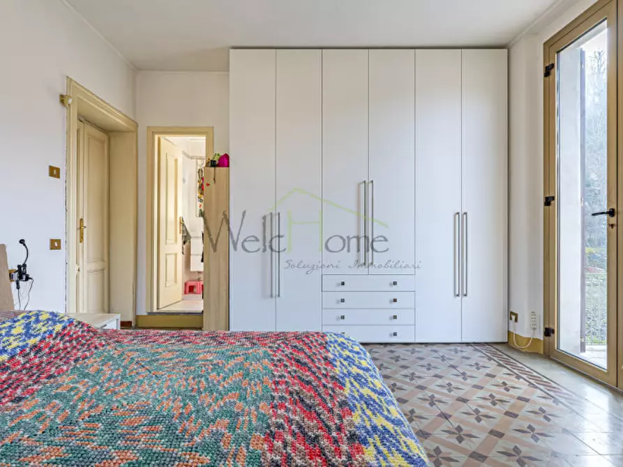 Immagine 38 di Villa in vendita  a Como