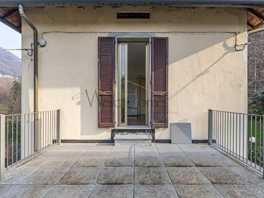 Immagine 39 di Villa in vendita  a Como
