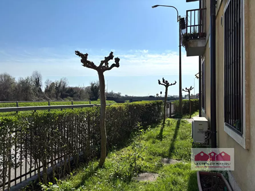 Immagine 4 di Appartamento in vendita  in Viale Riviera Berica a Vicenza