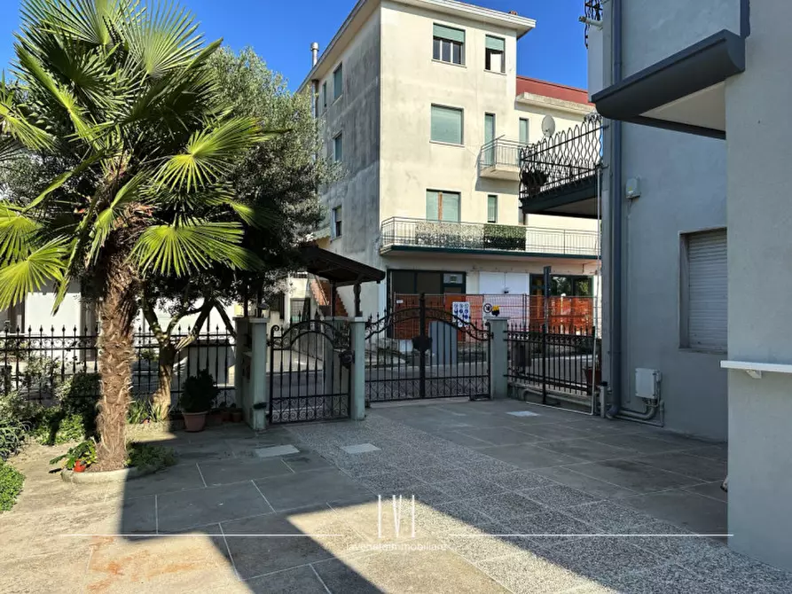 Immagine 27 di Appartamento in vendita  in Via Amba Alagi a Jesolo