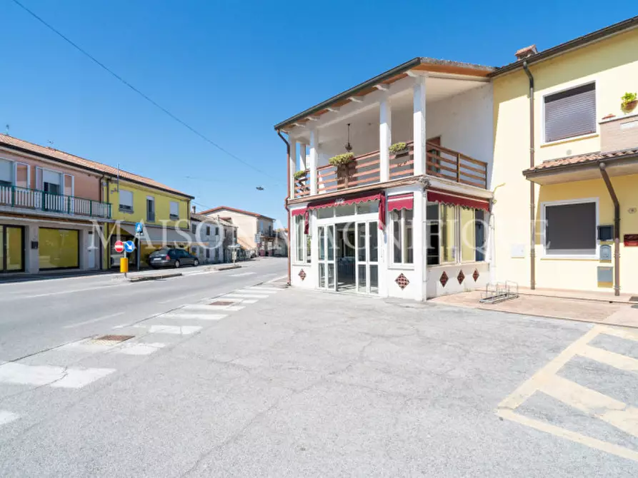 Immagine 13 di Appartamento in vendita  in Piazza Vittorio Veneto 1 a Mesola