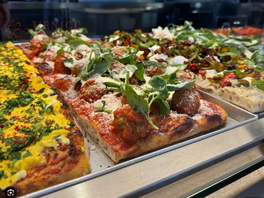 Immagine 1 di Attività commerciale in vendita  a Venezia