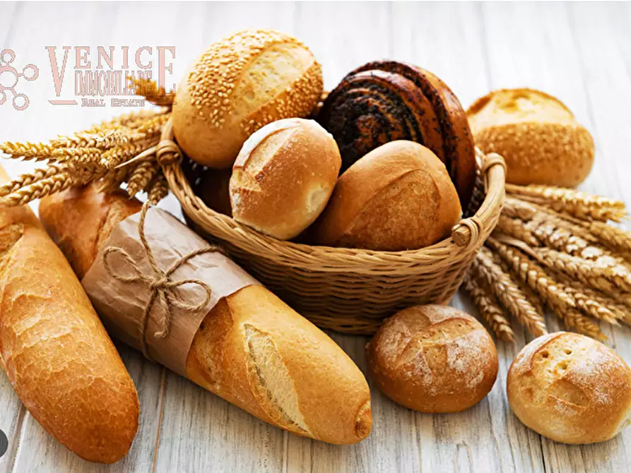 Immagine 4 di Attività commerciale in vendita  a Venezia