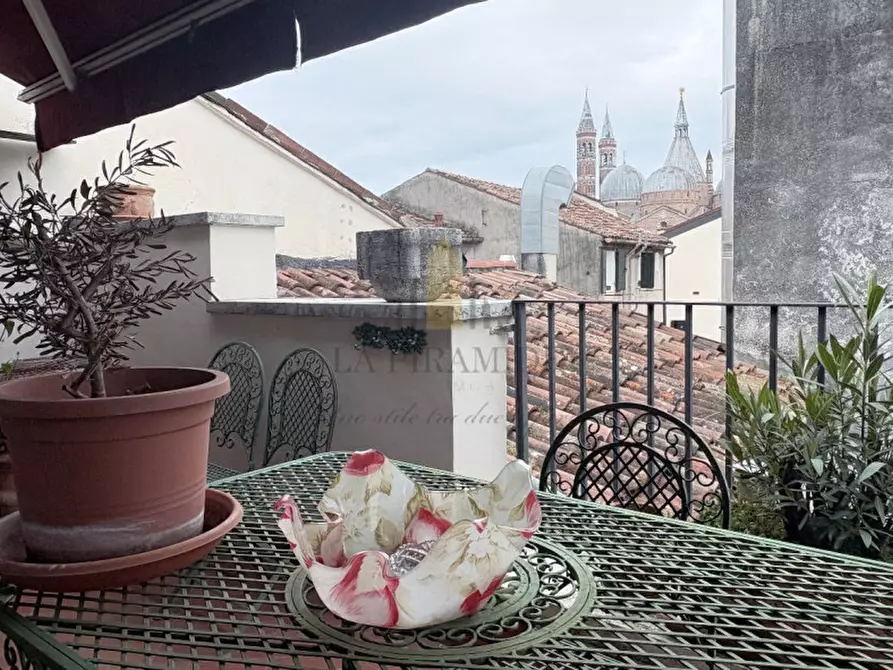 Immagine 1 di Appartamento in vendita  in PADOVA CENTRO STORICO - SANTO RIF. 2713 a Padova