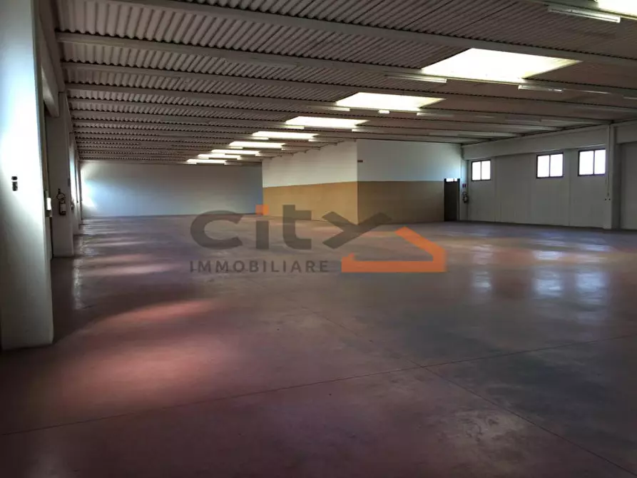 Immagine 2 di Capannone industriale in affitto  in Via Monte Pertica a Cassola