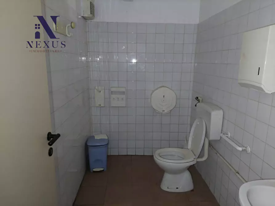 Immagine 10 di Negozio in affitto  in Via U. De Pili 12-14 a Fano