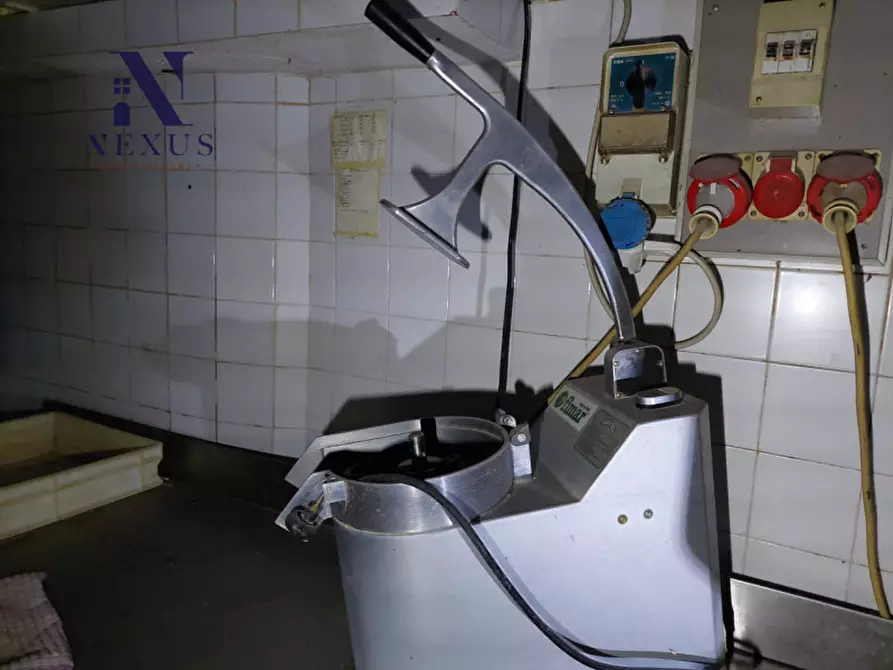 Immagine 21 di Negozio in affitto  in Via U. De Pili 12-14 a Fano